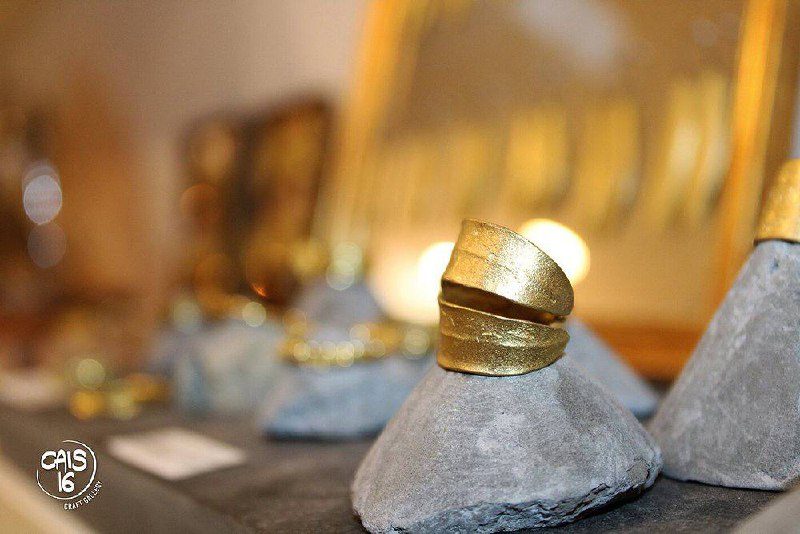 Anéis artesanais dourados